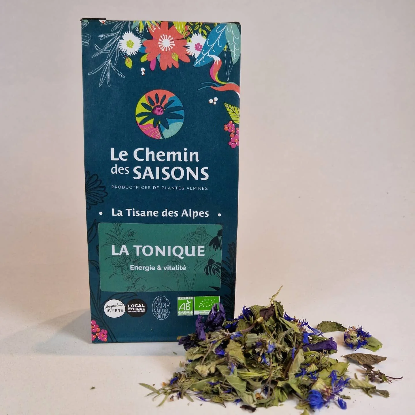 Tisane tonique composée des plantes de notre jardin bio cultivé en permaculture