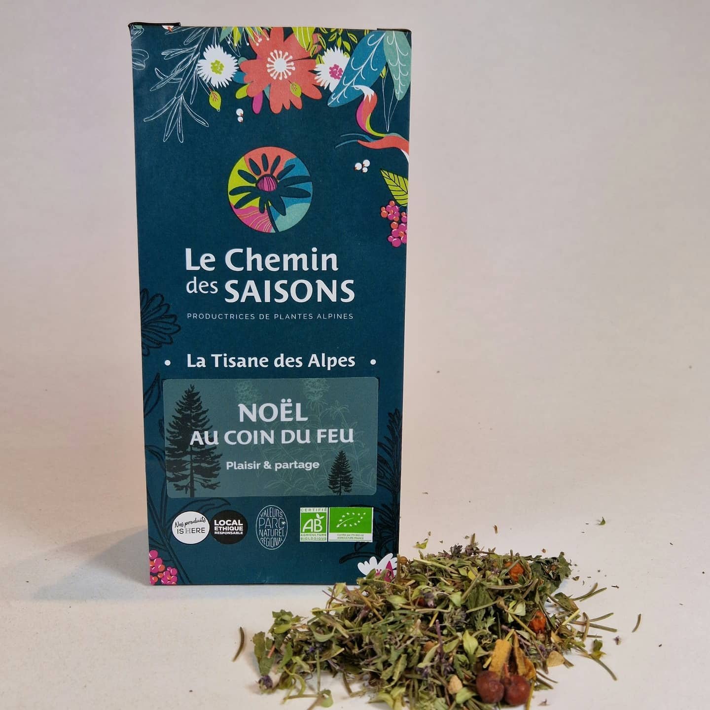 Tisane avec les plantes des Alpes cueillies à la main. Agriculture biologique dans la Vercors